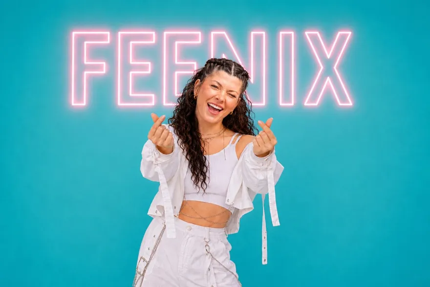 <p>Tanssistudio Feenixin K-POP -tanssiesitys</p>